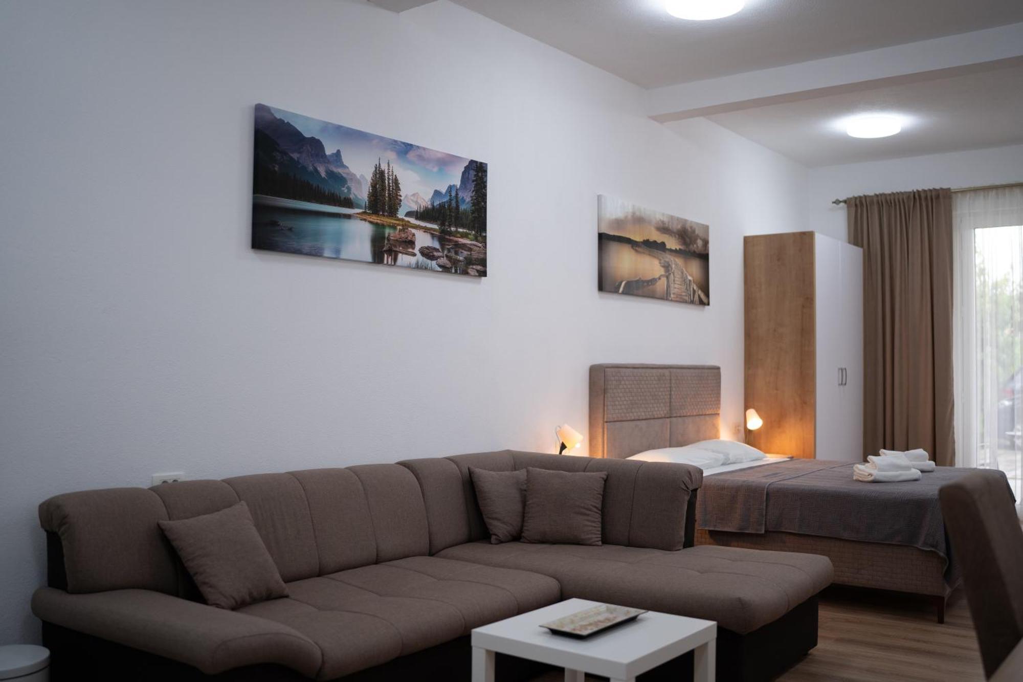 Dane Apartment Airport Podgorica Mitrovici  Buitenkant foto