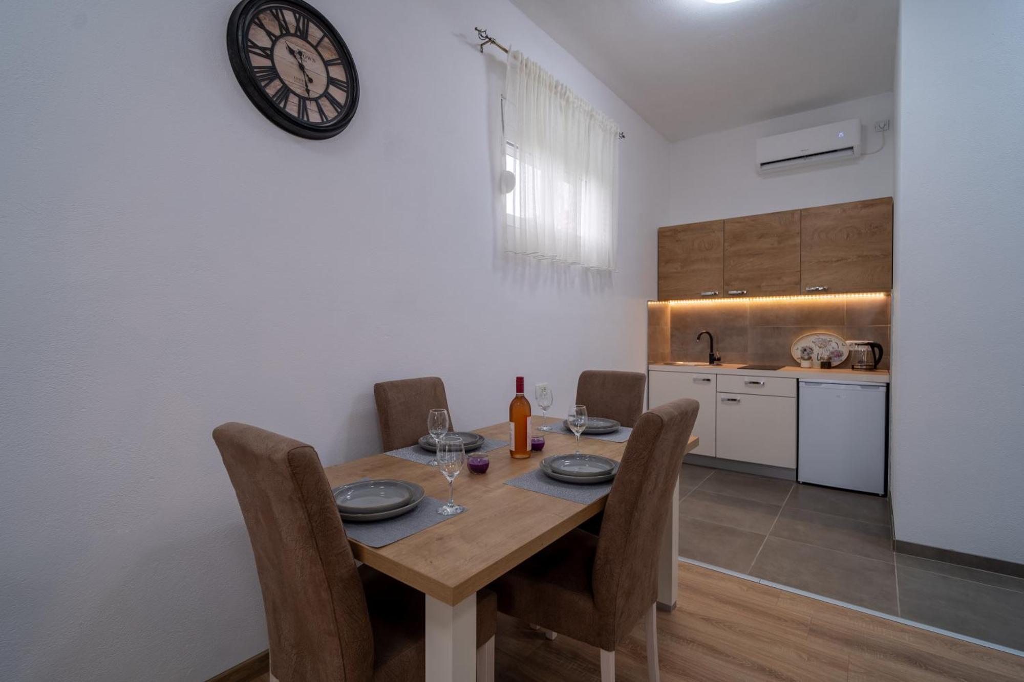 Dane Apartment Airport Podgorica Mitrovici  Buitenkant foto