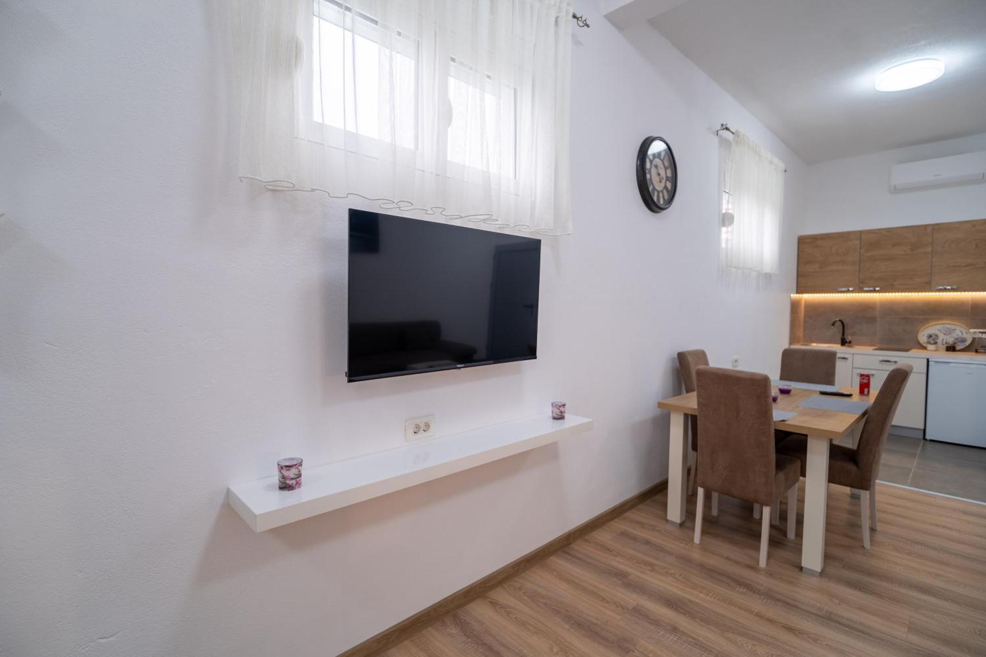 Dane Apartment Airport Podgorica Mitrovici  Buitenkant foto